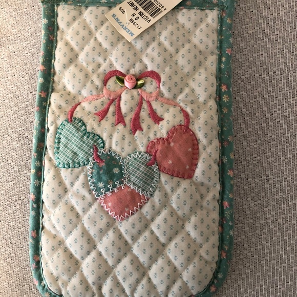 Victorian Hearts Kitchen Towels & Two Oven Mitts + HomeSweetHome Potholders - Picture 4 of 11